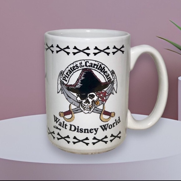 Vintage Walt Disney World Pirates Of The Caribbean Skull Crossbones Ceramic Mug - Picture 1 of 7